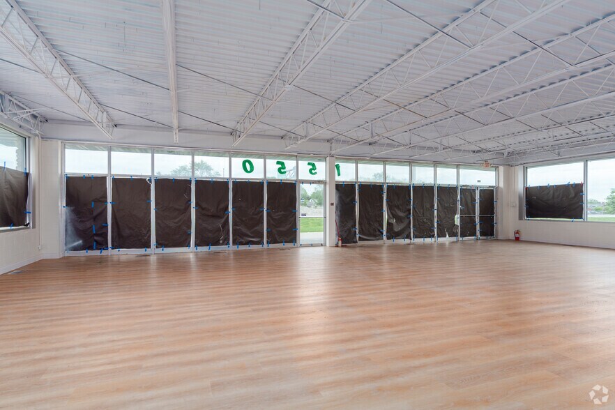 More Photos Of 1560 Veterans Memorial Pkwy, Saint Charles Unknown For Lease