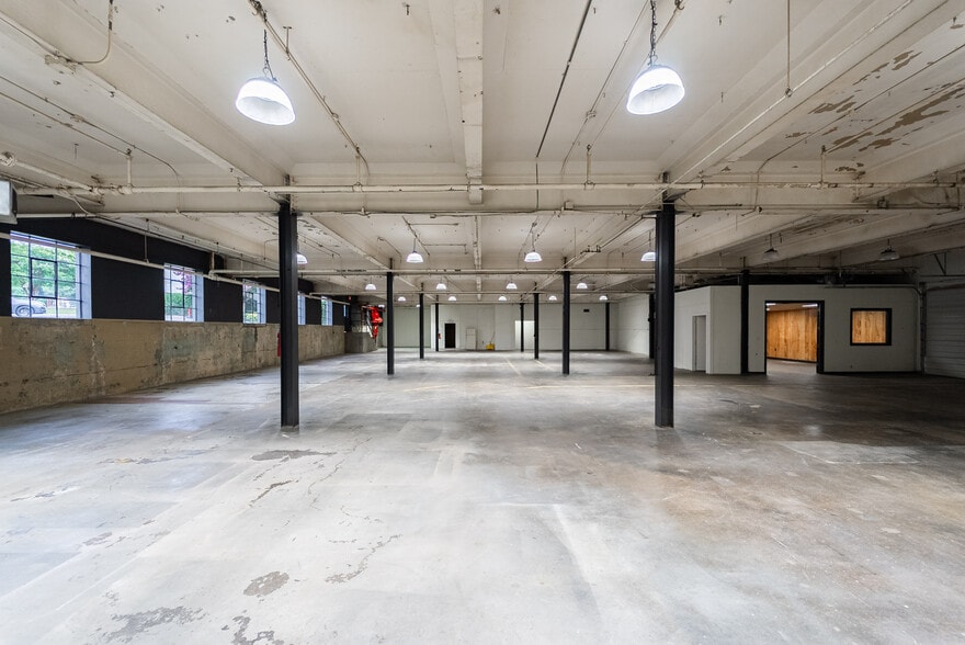 More Photos Of 1801 Rutherford Rd, Greenville Light Manufacturing For Lease