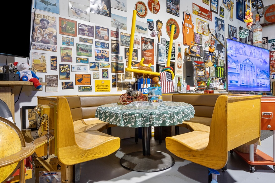 More Photos Of 1090 Knight's Trail Rd, North Venice Light Distribution For Sale