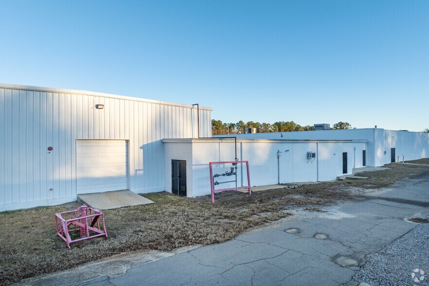 More Photos Of 231 E 13th St, Waynesboro Distribution For Lease