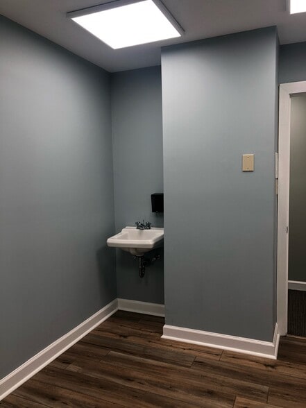 More Photos Of 1762 Metromedical Dr, Fayetteville Medical For Sale