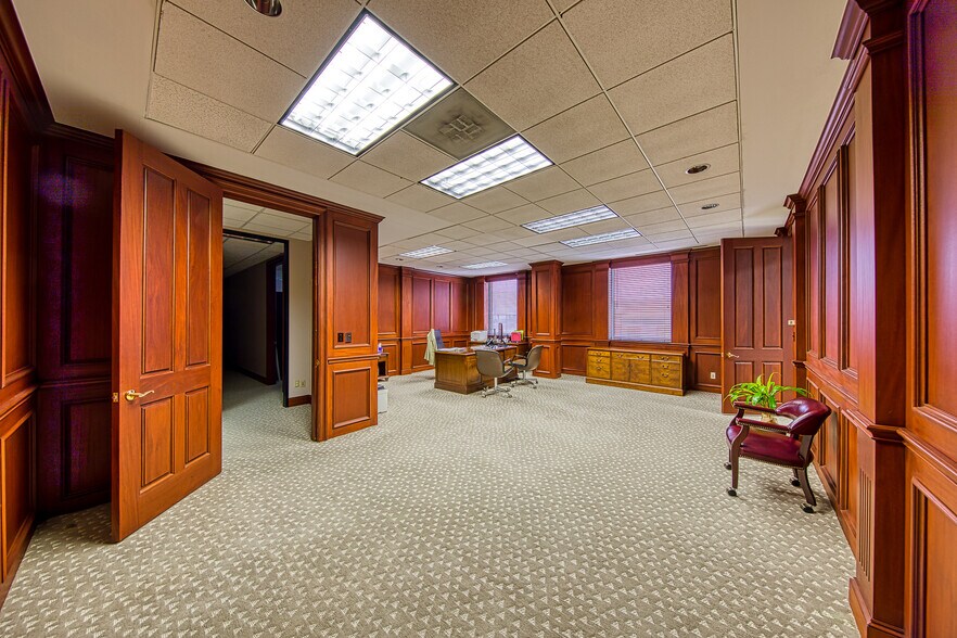 More Photos Of 1300 N Sam Houston Pky E, Houston Office Residential For Lease