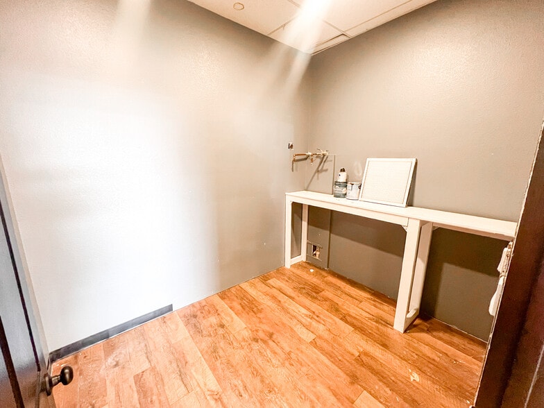 More Photos Of 1000-1108 N Midkiff Rd, Midland Unknown For Lease