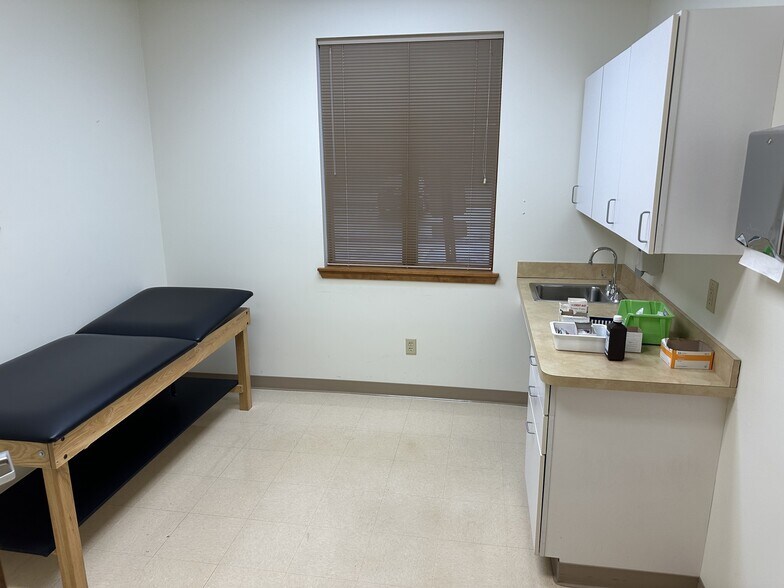 More Photos Of 461 Brown Blvd, Bourbonnais Medical For Lease