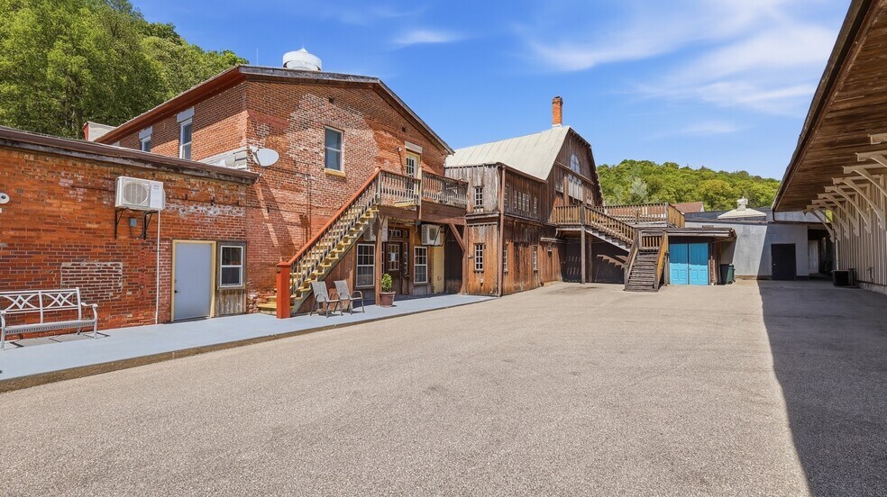 More Photos Of 196 S Main St, Potosi General Retail For Sale
