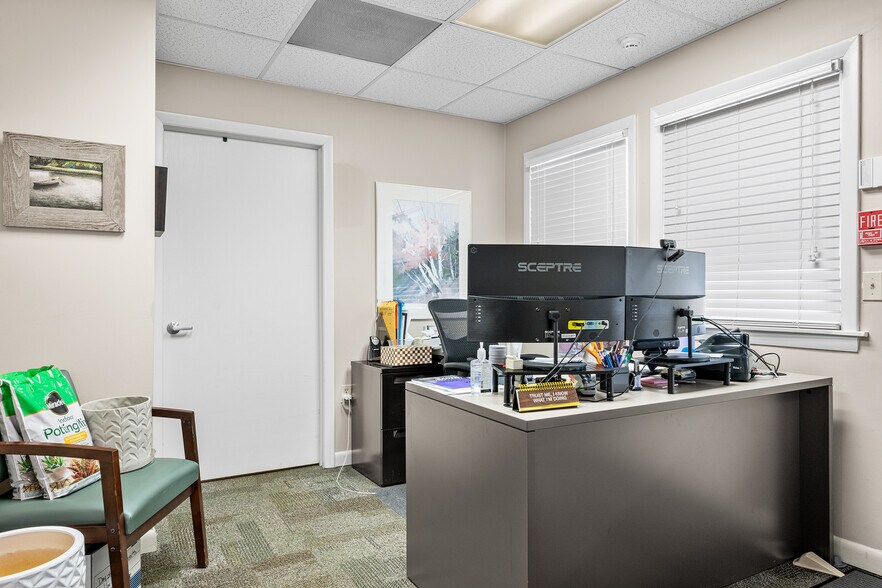 More Photos Of 131 Boston Post Rd, East Lyme Office For Lease