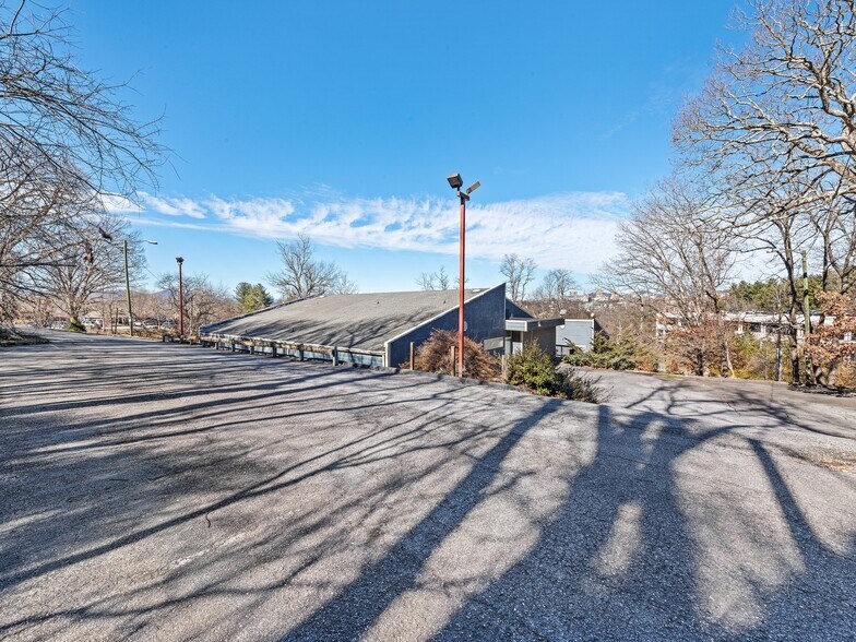More Photos Of 131 McDowell St, Asheville Medical For Sale