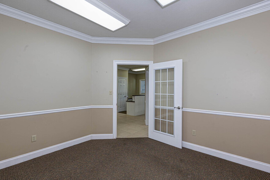 More Photos Of 5050 Warm Springs Rd, Columbus Office For Sale