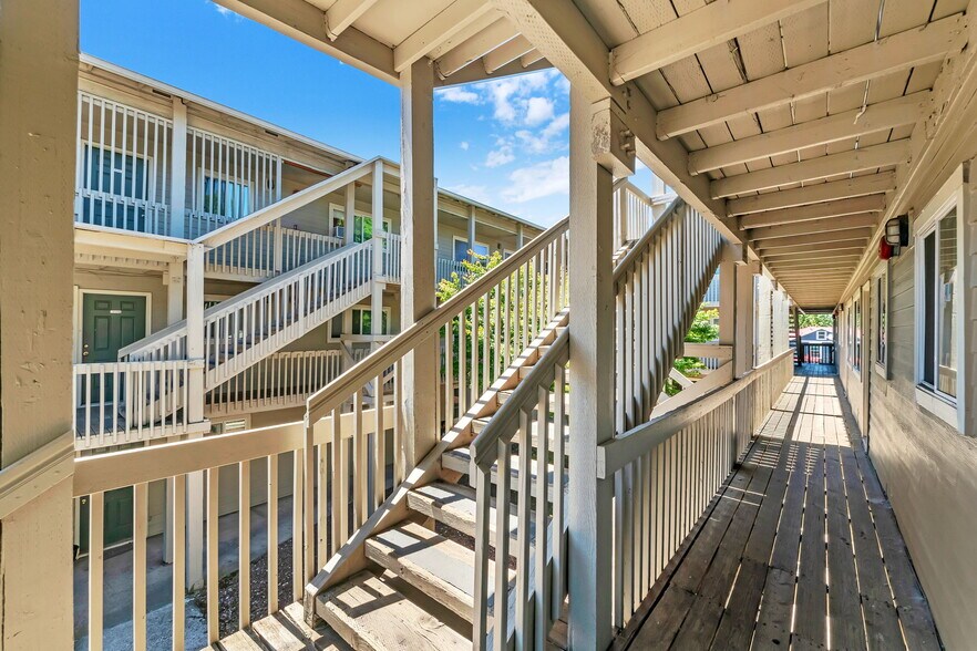 More Photos Of 2520 Hyacinth St NE, Salem Apartments For Sale