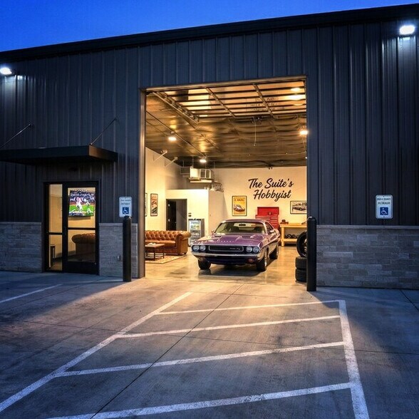 More Photos Of 23801 Southwest St, Waterloo Showroom For Sale