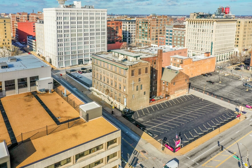 More Photos Of 1411 Locust St, Saint Louis Shelter For Sale