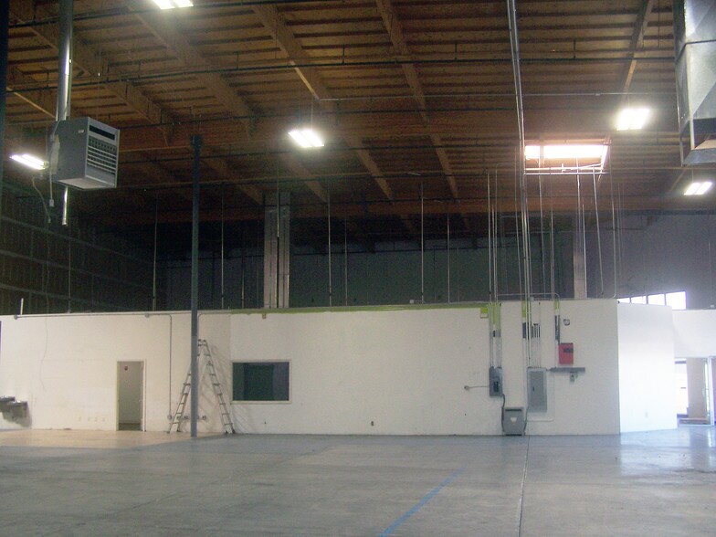 More Photos Of 12135 Esther Lama Dr, El Paso Warehouse For Lease