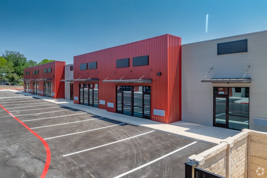 More Photos Of 7001 W. I-10, San Antonio Office For Lease