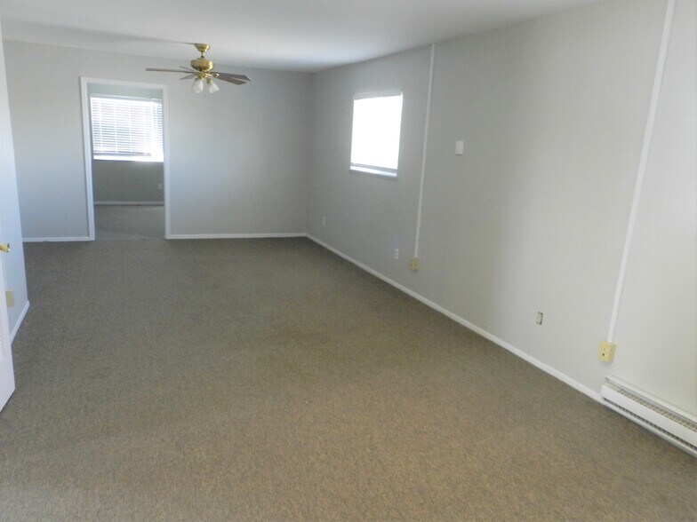 More Photos Of 445 Kristen Ct, Montrose Warehouse For Sale