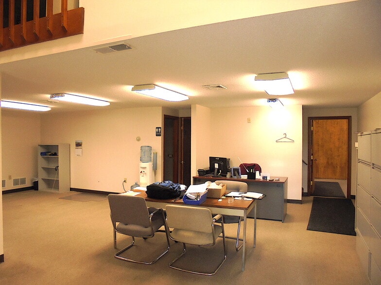 More Photos Of 256 Main St, East Windsor Research And Development For Sale