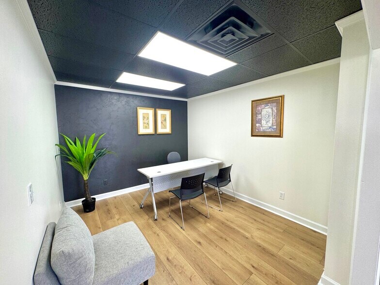 More Photos Of 131 W Duval St, Lake City Storefront Retail Office For Lease