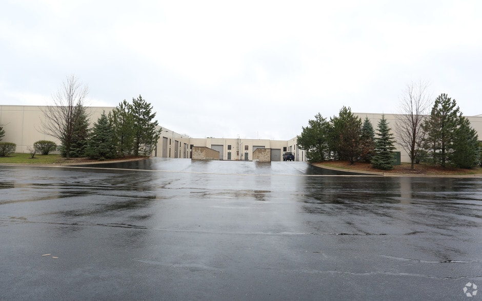 More Photos Of 7320 S Madison St, Willowbrook Flex For Sale