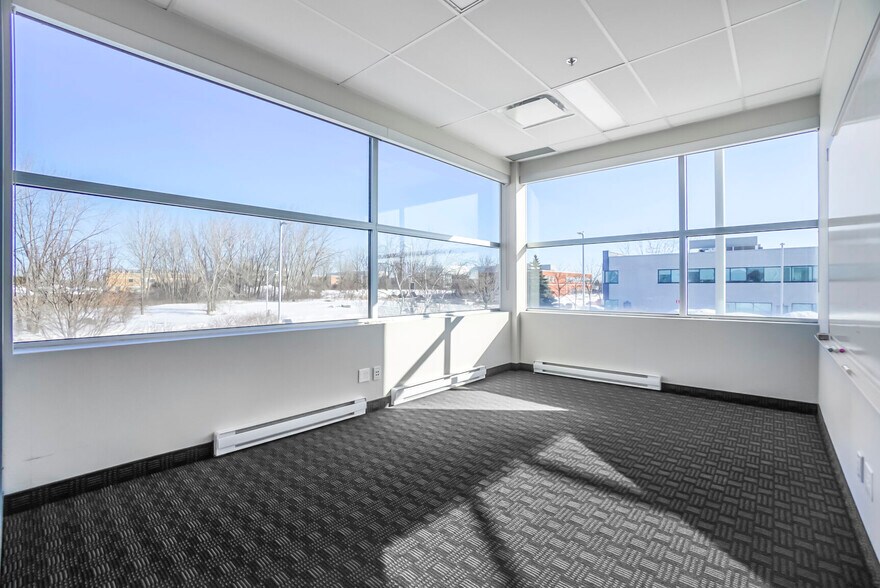 More Photos Of 7150 Rue Albert-Einstein, Montréal Office Residential For Lease