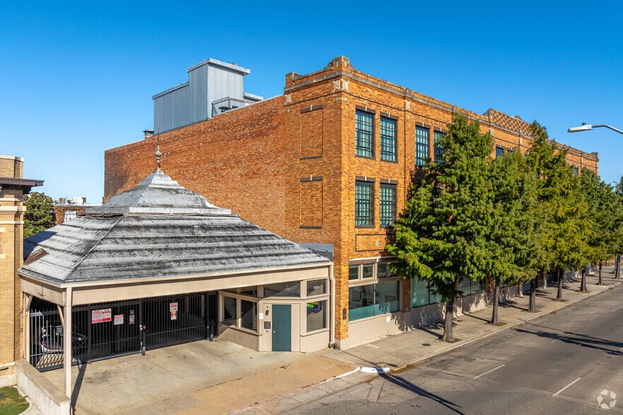 More Photos Of 4121 Commerce St, Dallas Unknown For Lease