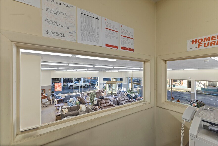 More Photos Of 301 Main Ave, Tillamook General Retail For Sale