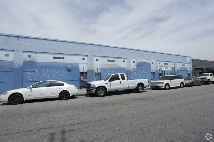 More Photos Of 2301-2311 E 8th St, Los Angeles Warehouse For Lease