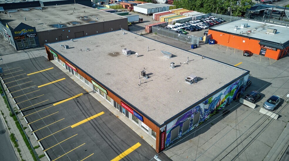 More Photos Of 6101-6107 Centre St SW, Calgary Showroom For Lease
