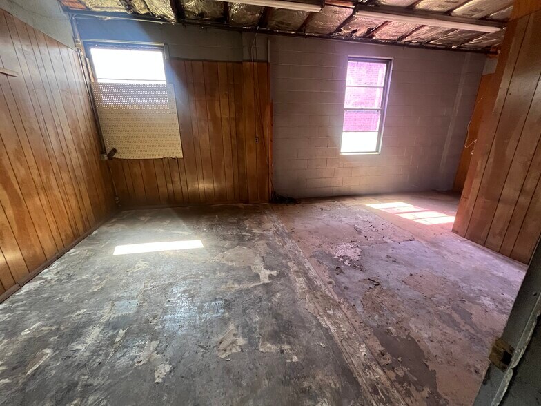 More Photos Of 124 N 2nd St, Terre Haute Warehouse For Sale