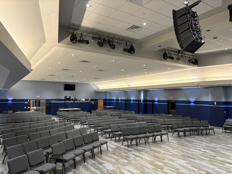 More Photos Of 12204 Sharpview Dr, Houston Religious Facility For Lease