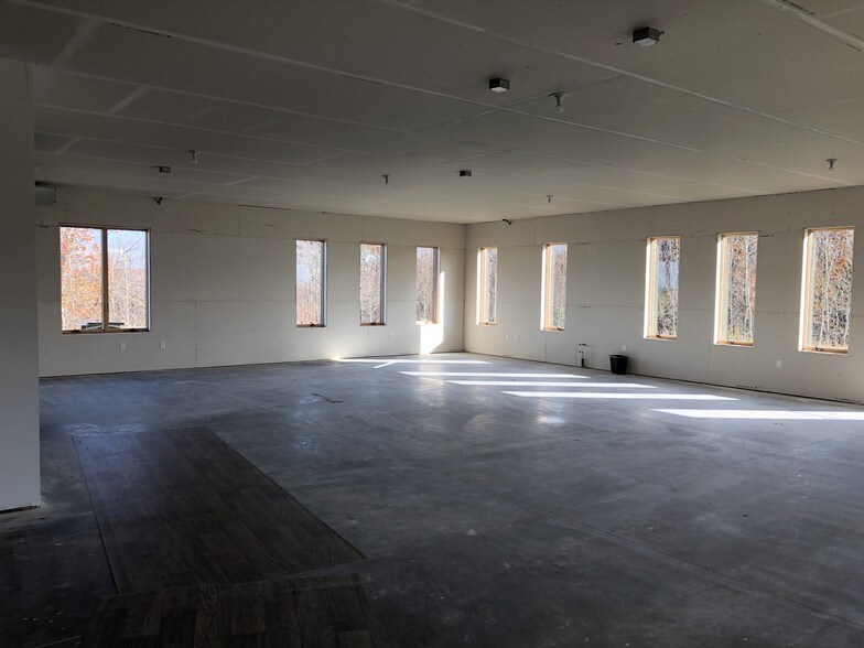 More Photos Of 1070 Commerce Dr, Marquette Medical For Lease