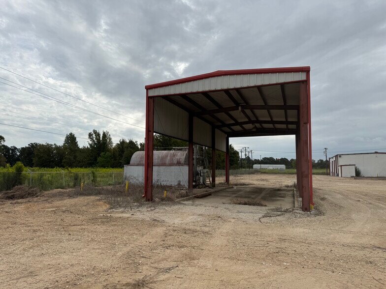 More Photos Of 9182 S US Highway 79, Palestine Service For Sale