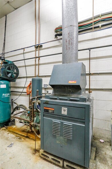 More Photos Of 1424 Doron Dr, Chambersburg Carwash For Sale