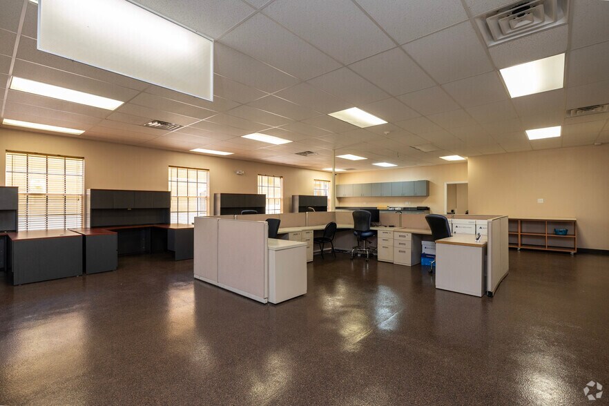 More Photos Of 1070-1072 E Brandon Blvd, Brandon Medical For Lease