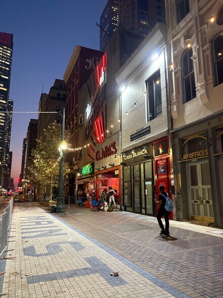 More Photos Of 312 Main St, Houston Restaurant For Lease