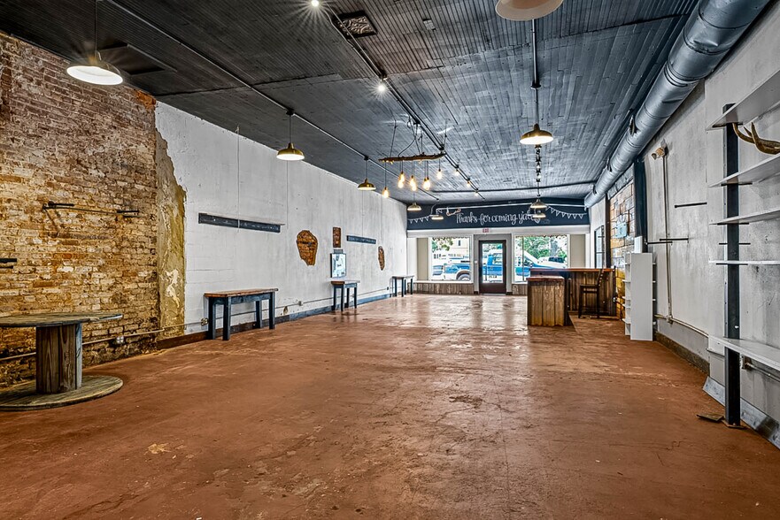 More Photos Of 8 E Main St N, Hampton Storefront For Sale