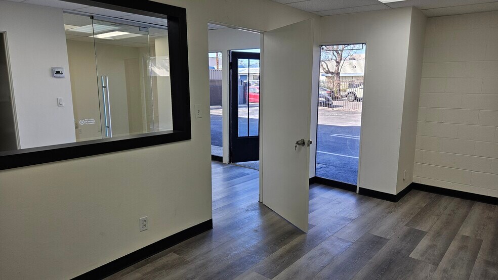 More Photos Of 16116 Covello St, Van Nuys Warehouse For Lease