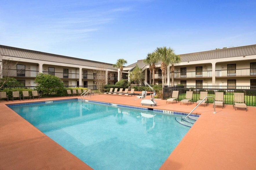 More Photos Of 1170 Airport Rd, Jacksonville Hotel For Sale