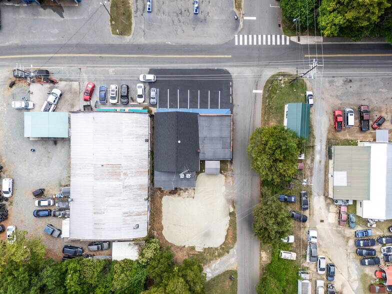 More Photos Of 121 Thompson St, Pittsboro Freestanding For Lease