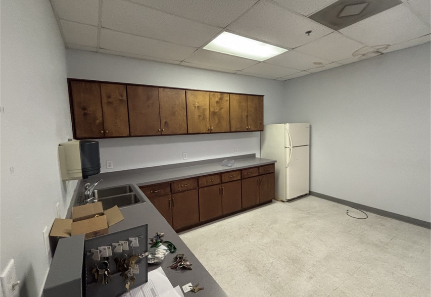 More Photos Of 100 Industrial Rd, Red Springs Manufacturing For Lease
