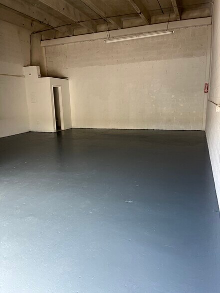 More Photos Of 1922 NE 149th St, North Miami Office For Lease