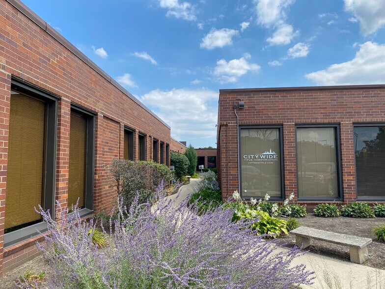 More Photos Of 125 Windsor Dr, Oak Brook Office For Lease
