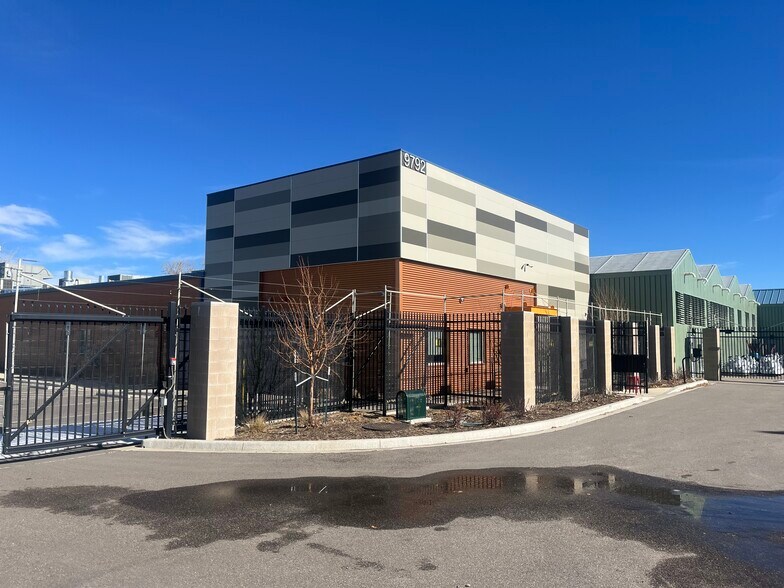 Primary Photo Of 9792 Hanover Ct E, Commerce City Manufacturing For Sale
