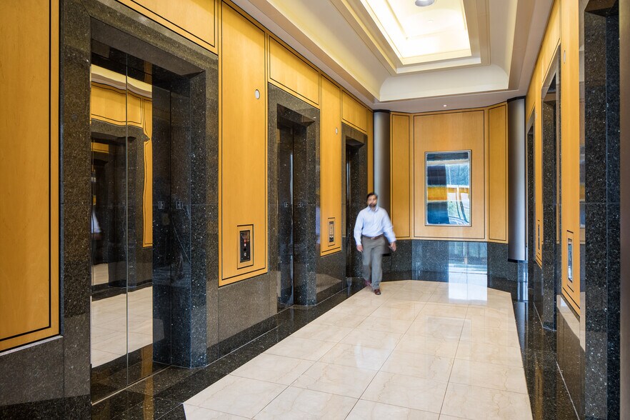 More Photos Of 400 Interstate N Pky SE, Atlanta Office For Lease