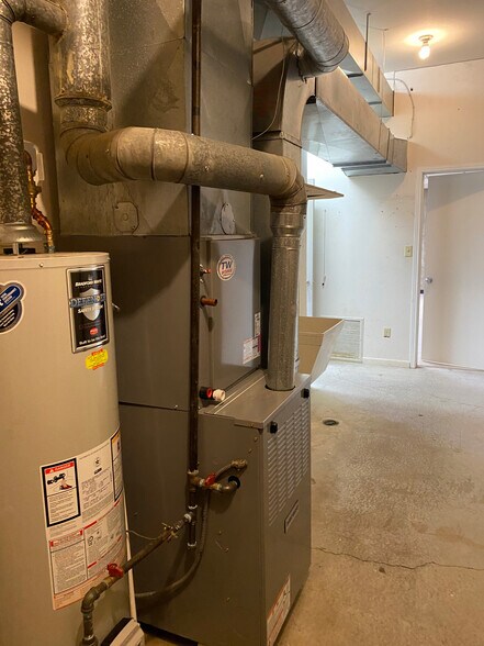 More Photos Of 3909 Witmer Rd, Niagara Falls Freestanding For Lease