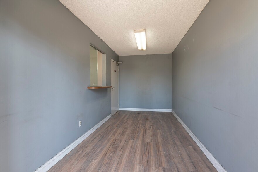 More Photos Of 1003 E G St, Wilmington Warehouse For Lease