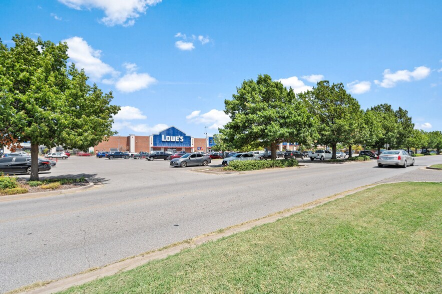 More Photos Of 1212 S Air Depot Blvd, Oklahoma City Office For Sale