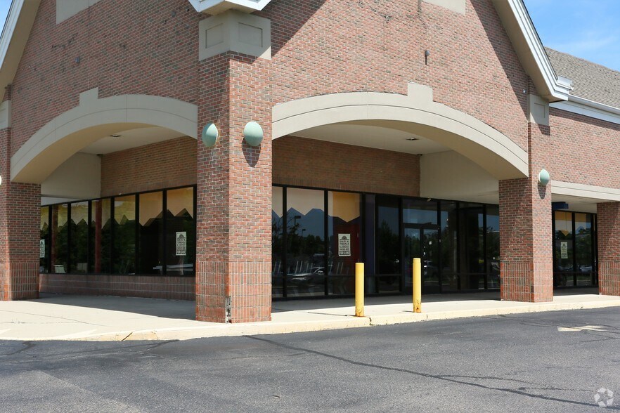 More Photos Of 4755-4901 Haggerty Rd, West Bloomfield Unknown For Lease