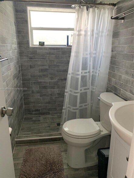 More Photos Of 1105 NE 119th St, Biscayne Park Apartments For Sale