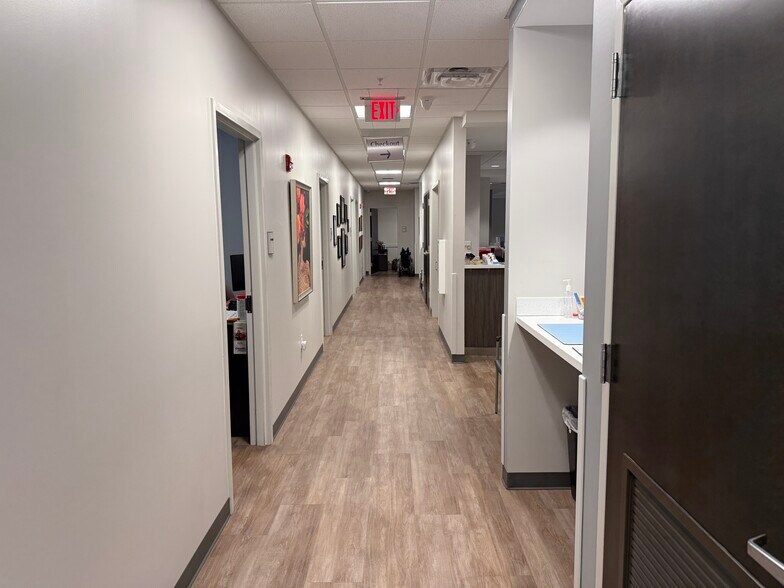 More Photos Of 290 Heritage Walk, Woodstock Medical For Lease