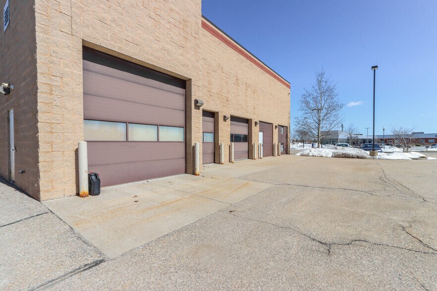 More Photos Of 1740 Park Ave, Plover Storefront Retail Office For Lease