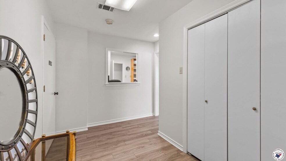 More Photos Of 901 N Kings Hwy, Wake Village Healthcare For Sale